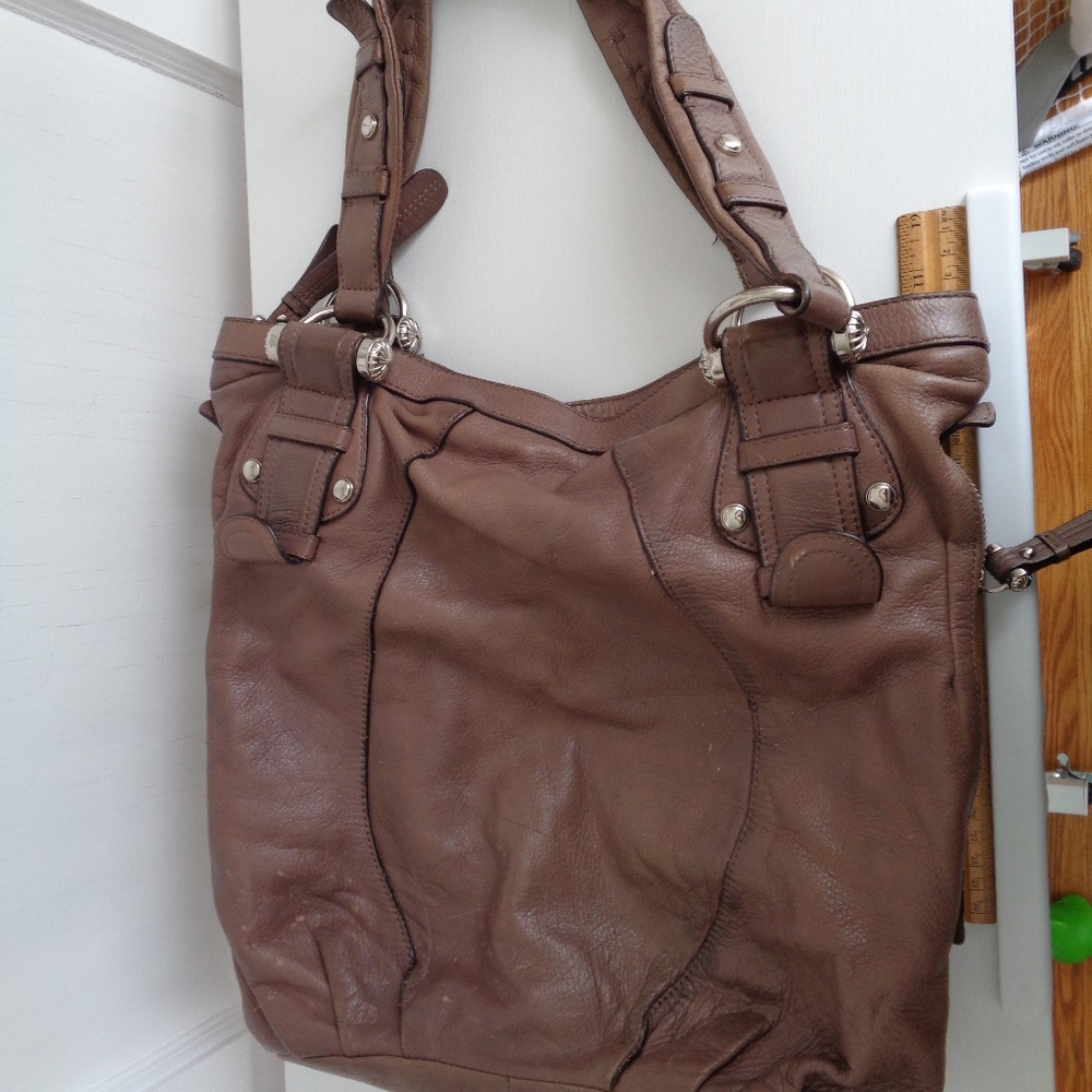 B. Makowsky Leather Purse